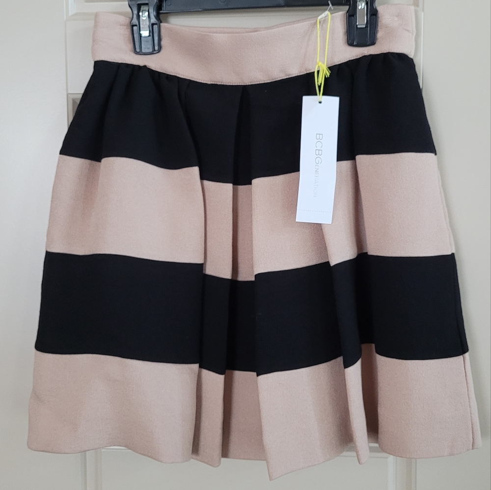 BCBGeneration Women’s Size 2,Lined Pleated A-line Mini Skirt Black & Tan Stripe